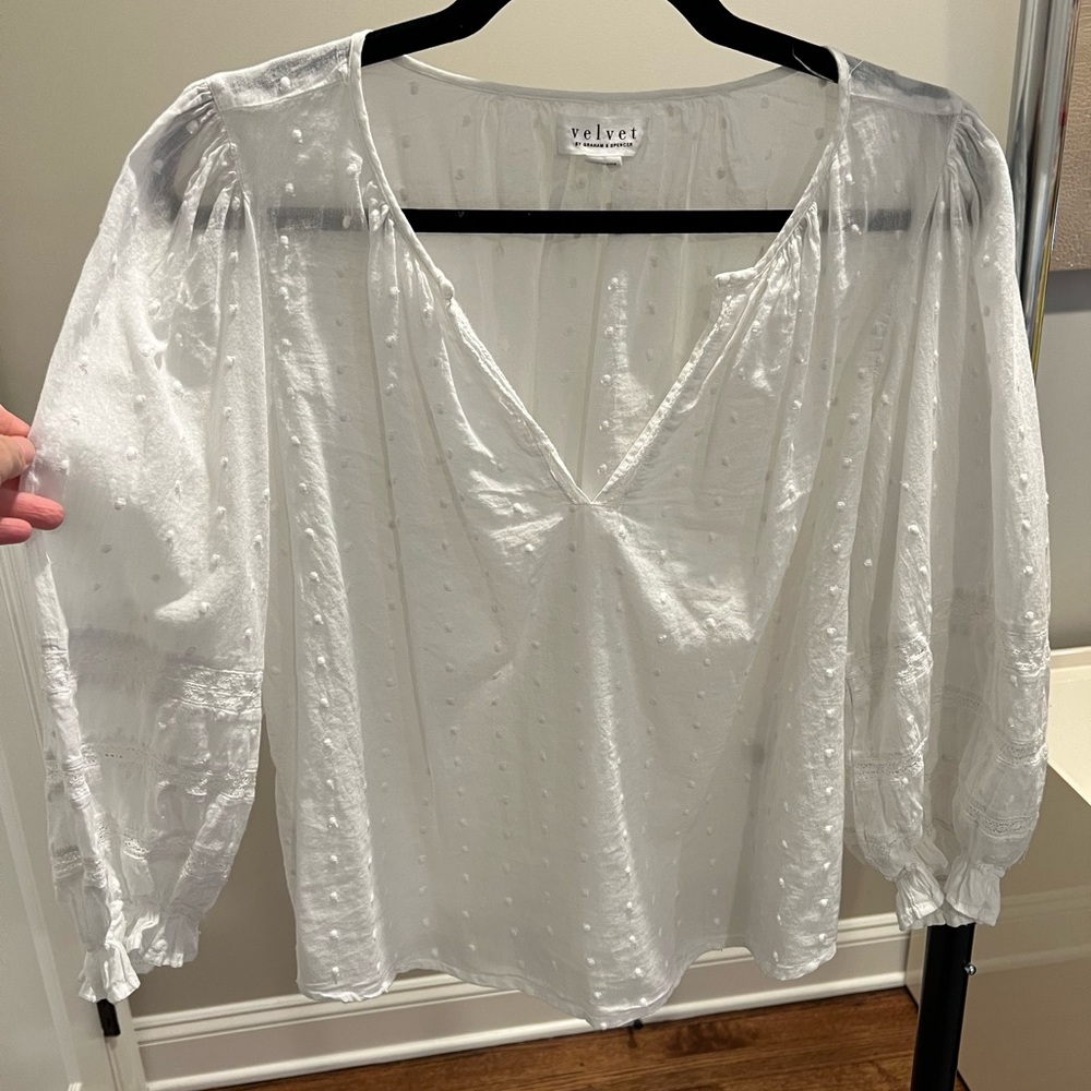 VELVET by GRAHAM & SPENCER white IMANI Swiss top